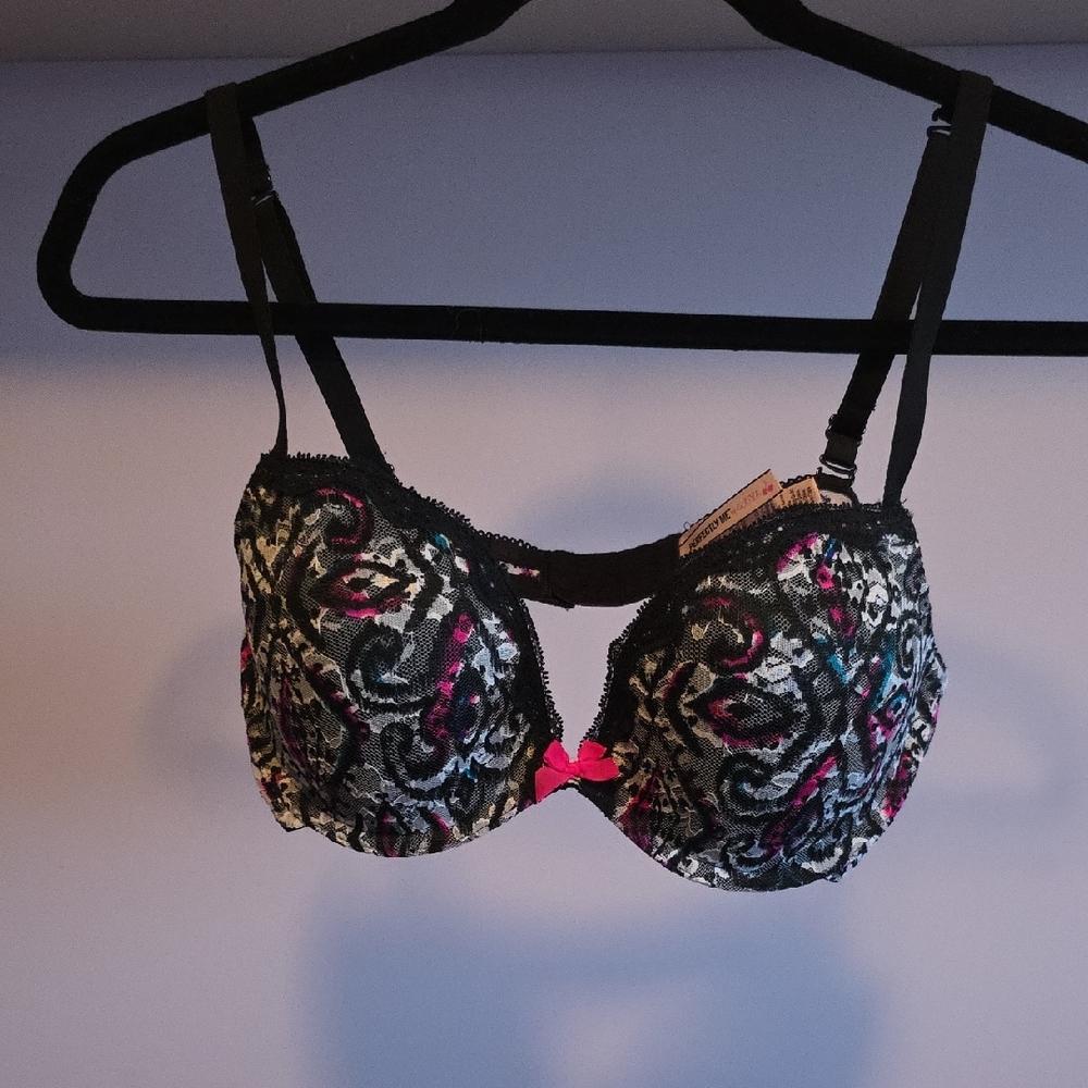 Elegant Lace Patterned Bra